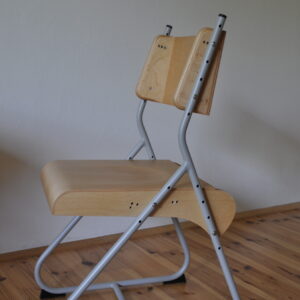 NÖVŐSZÉK Állítható magasságú gyerek szék, iskolai szék, állítható és dönthető háttámlával. Gerincvédő, ergonomikus.
